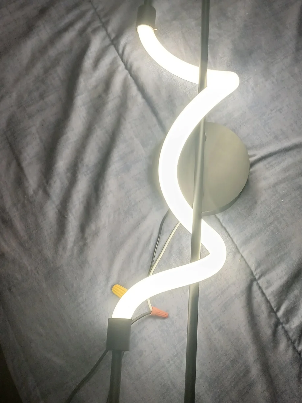 Modern White LED Wall Sconce - Curved Spiral Design